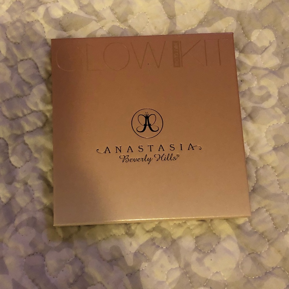 Anastasia glow kit